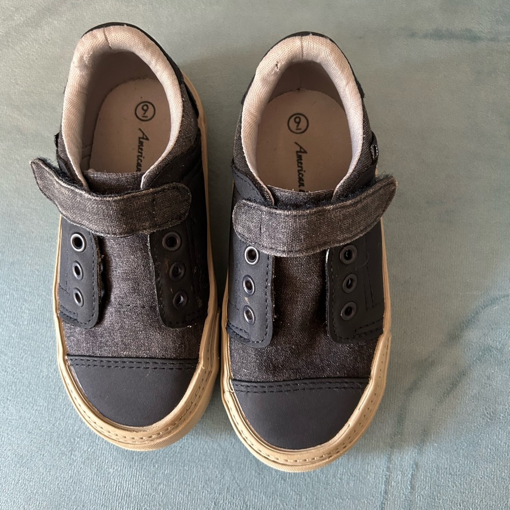 American Eagle toddler size 9 sneakers - Picture 2 of 8